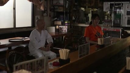 I'll double your salary if you let me touch your breasts... A married woman at a local Chinese restaurant during preparations... Live-action version. Despite the owner's outrageous request, she gives herself to him for the sake of her family's finances...