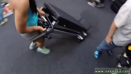 Big ads Muscular Chick Spreads Eagle For Cash!